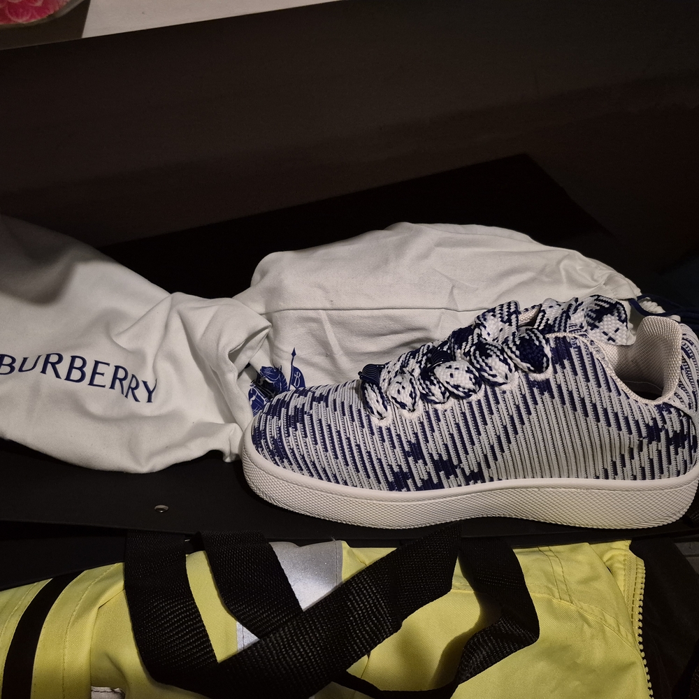 Burberry AUTHENTIC Blue and White EU41 Sneakers BRAND NEW